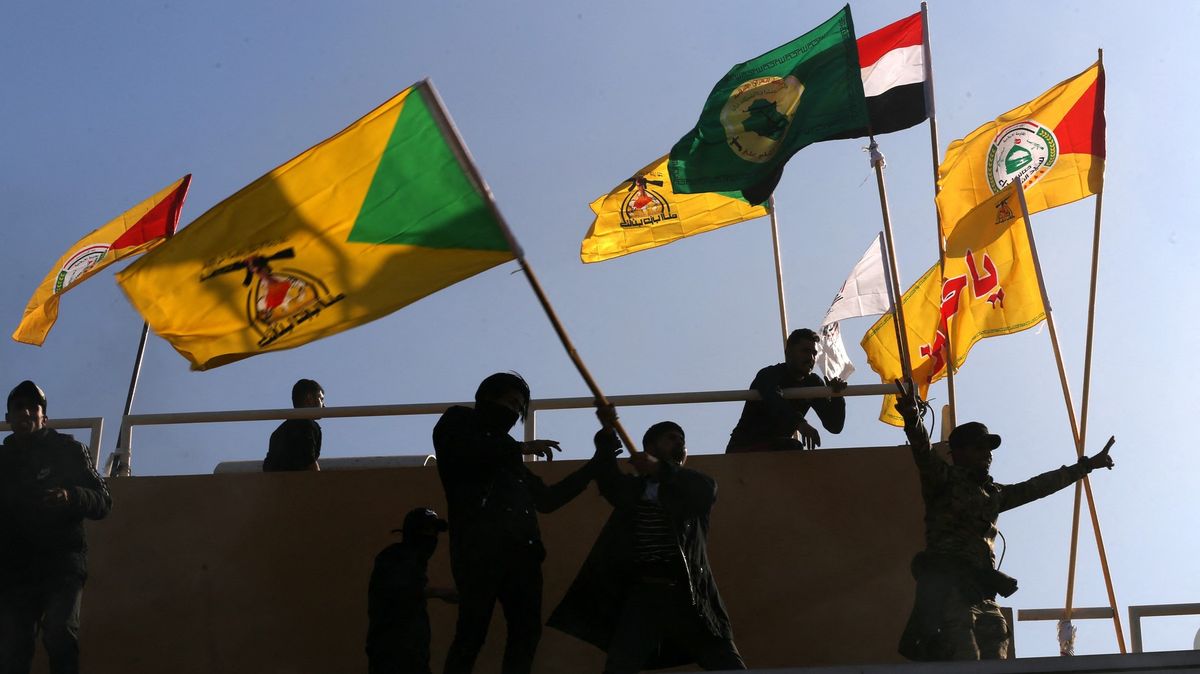 Proíránská milice v Iráku oznámila, že pozastavuje útoky na vojáky USA